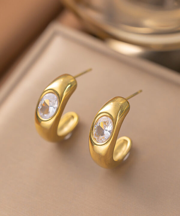 C-Shaped Topaz Gold