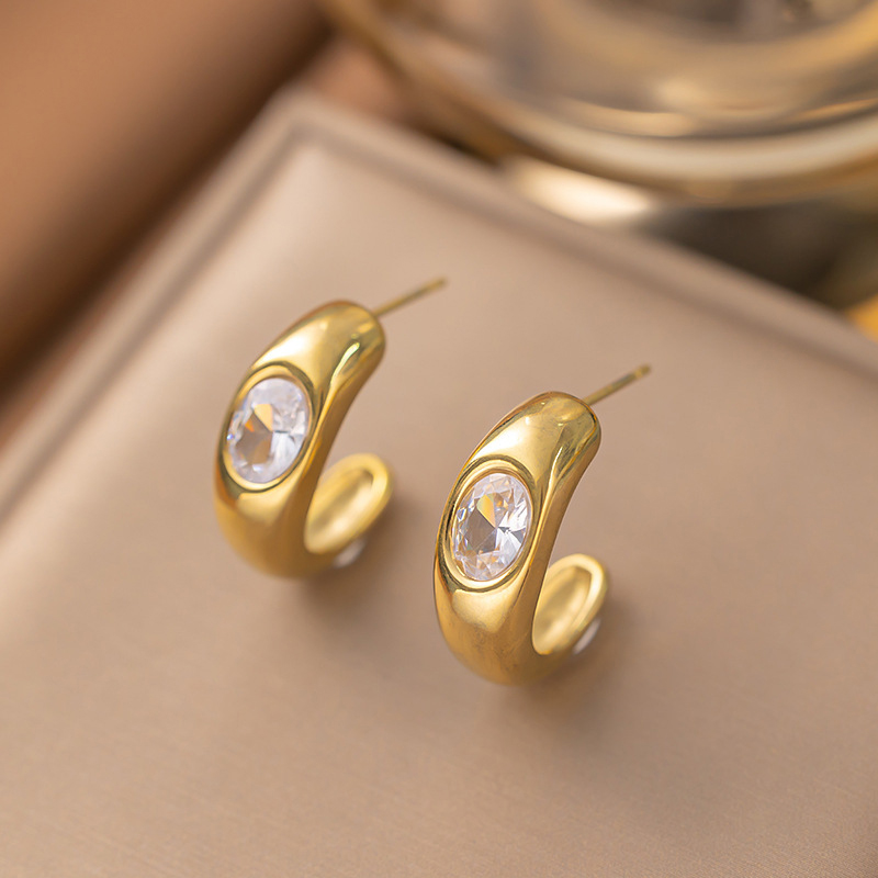 C-Shaped Topaz Gold