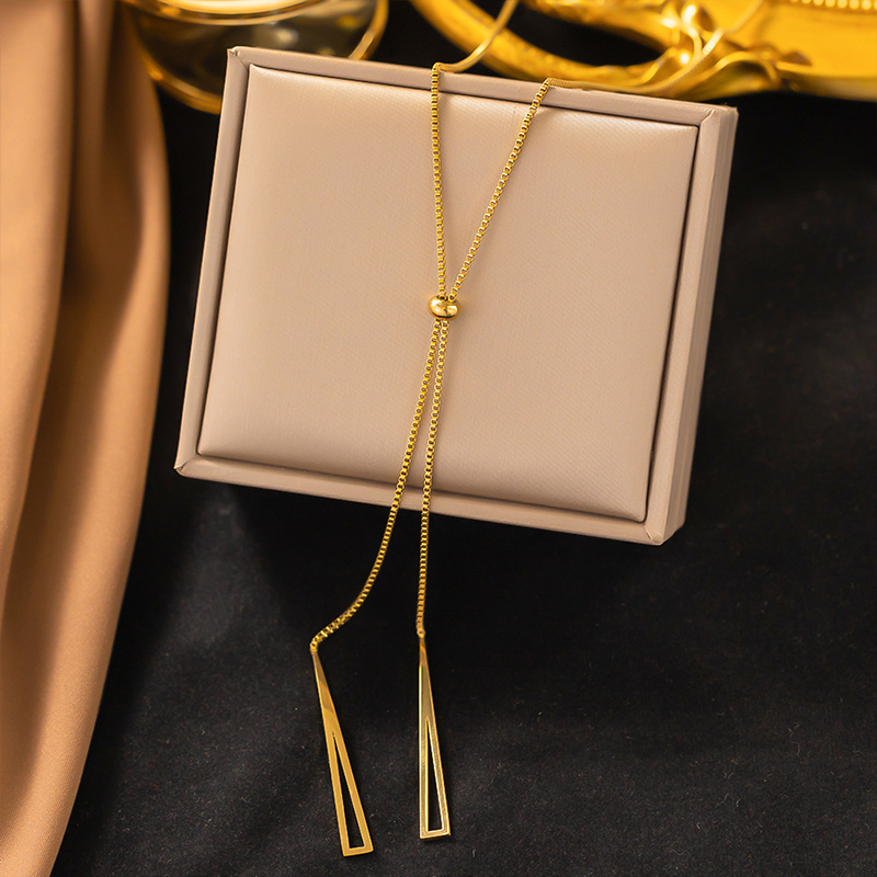 Pendant Necklace in Pakistan