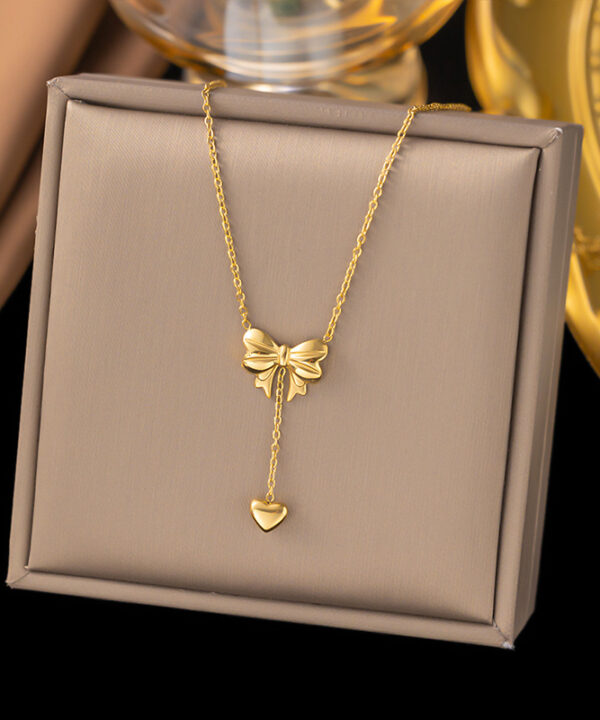 Pendant Necklace in Pakistan