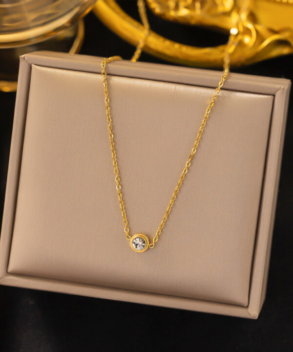 Pendant Necklace in Pakistan