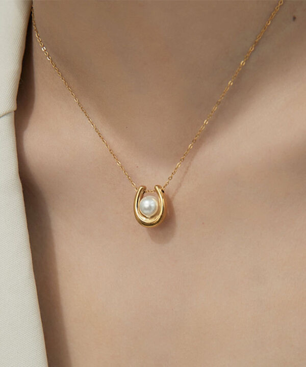 Pendant Necklace in Pakistan