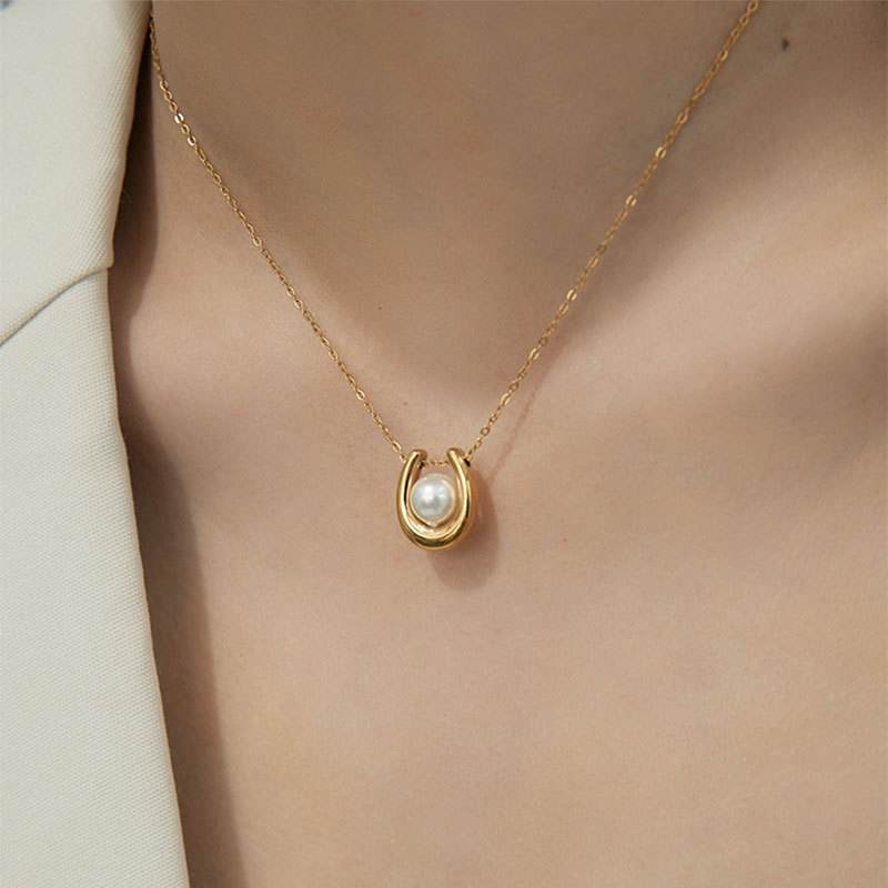 Pendant Necklace in Pakistan