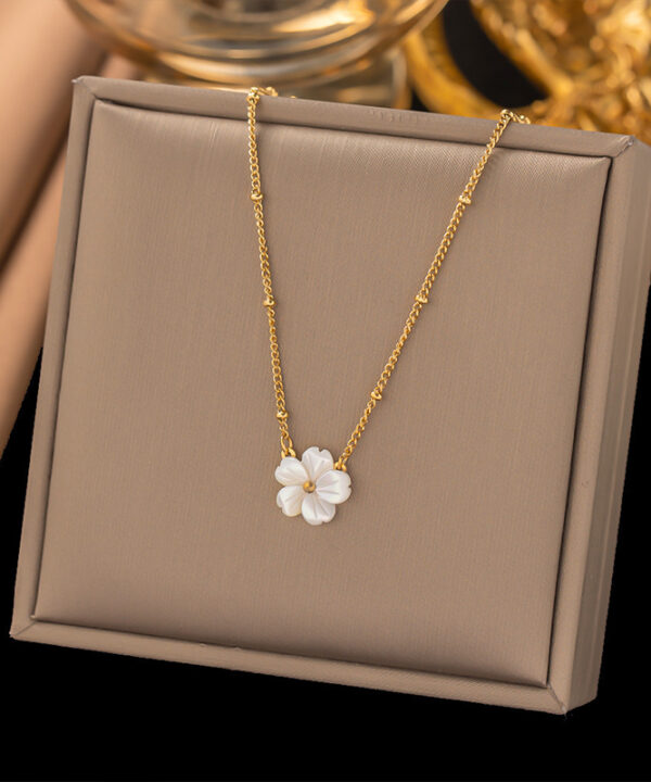 Pendant Necklace in Pakistan
