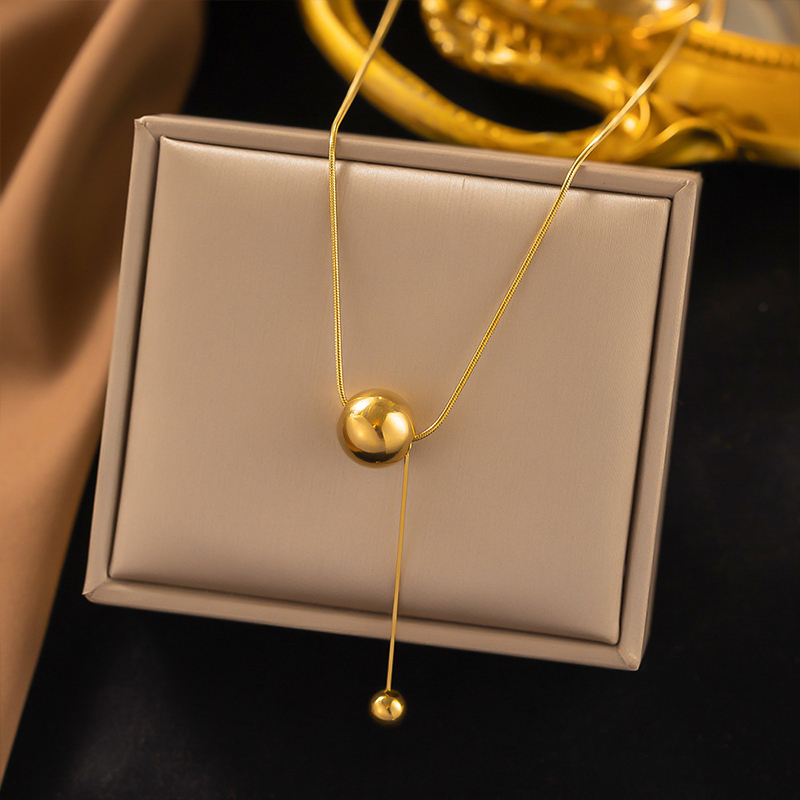 Pendant Necklace in Pakistan