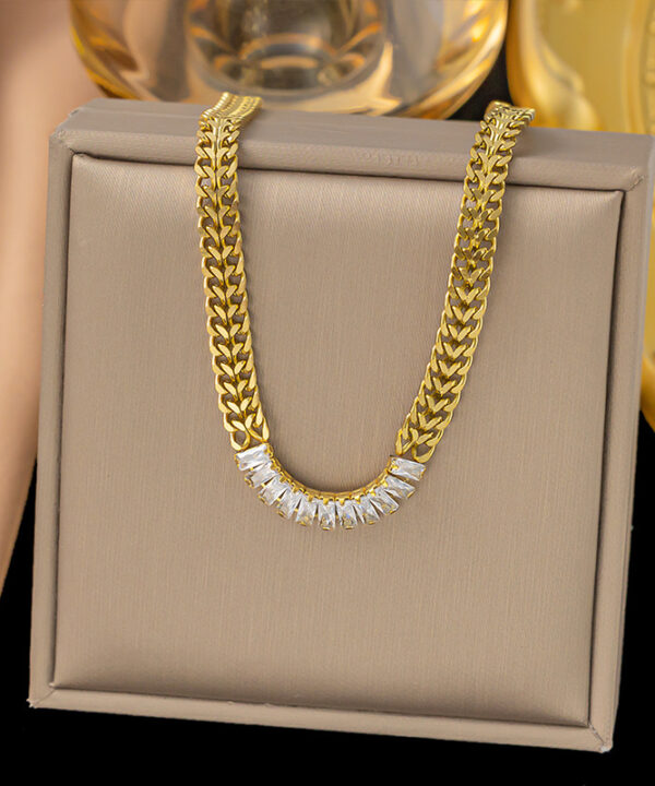 Pendant Necklace in Pakistan