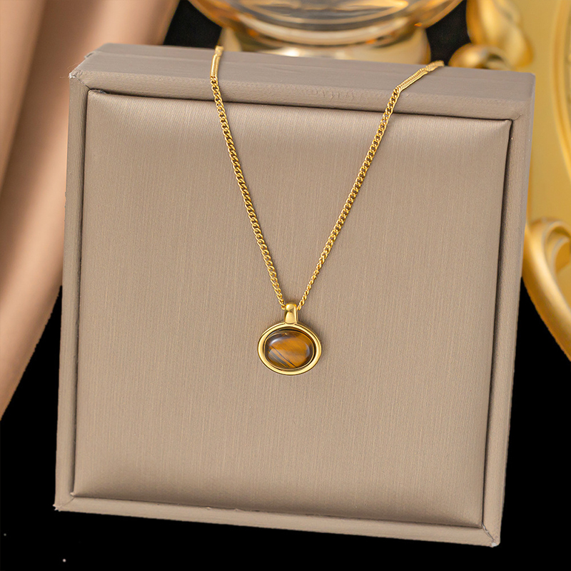Pendant Necklace in Pakistan