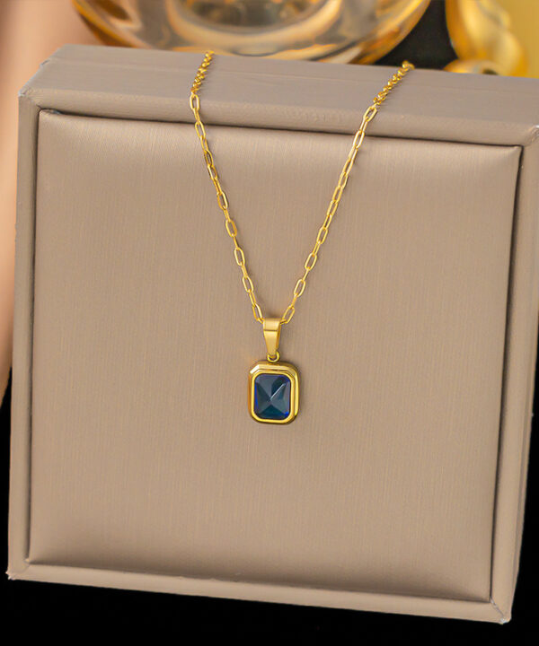 Pendant Necklace in Pakistan