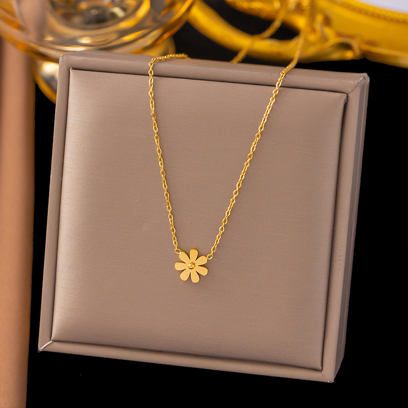 Pendant Necklace in Pakistan