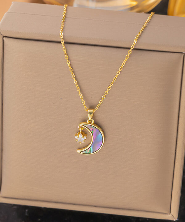Pendant Necklace in Pakistan