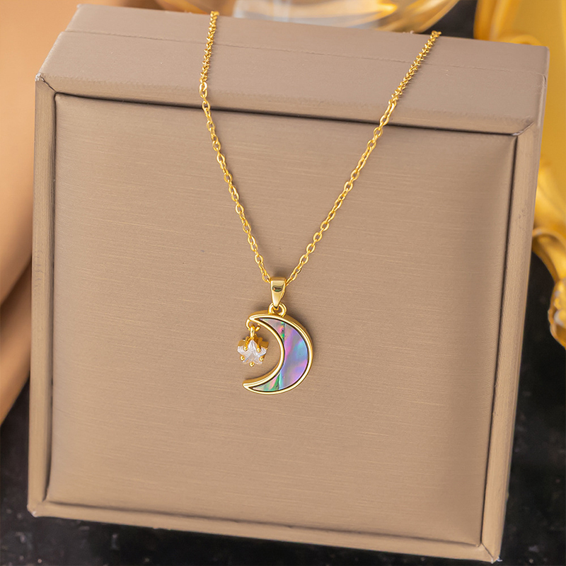 Pendant Necklace in Pakistan