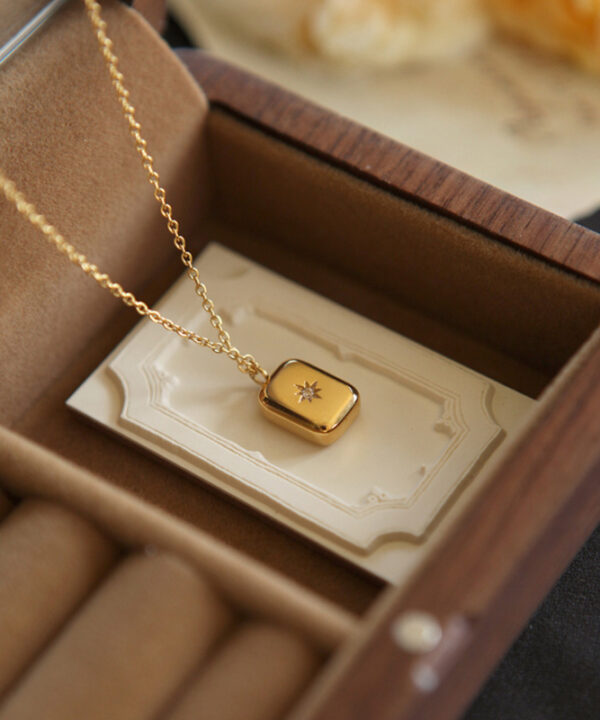 Pendant Necklace in Pakistan