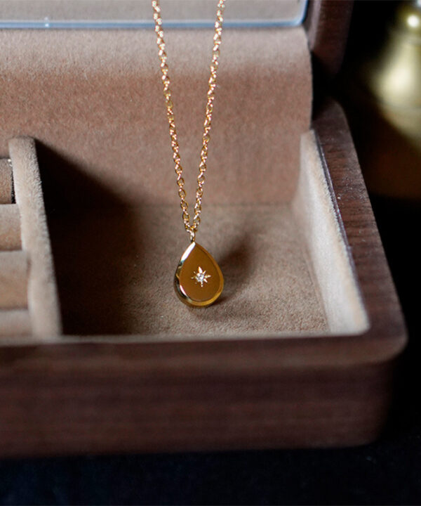 Pendant Necklace in Pakistan