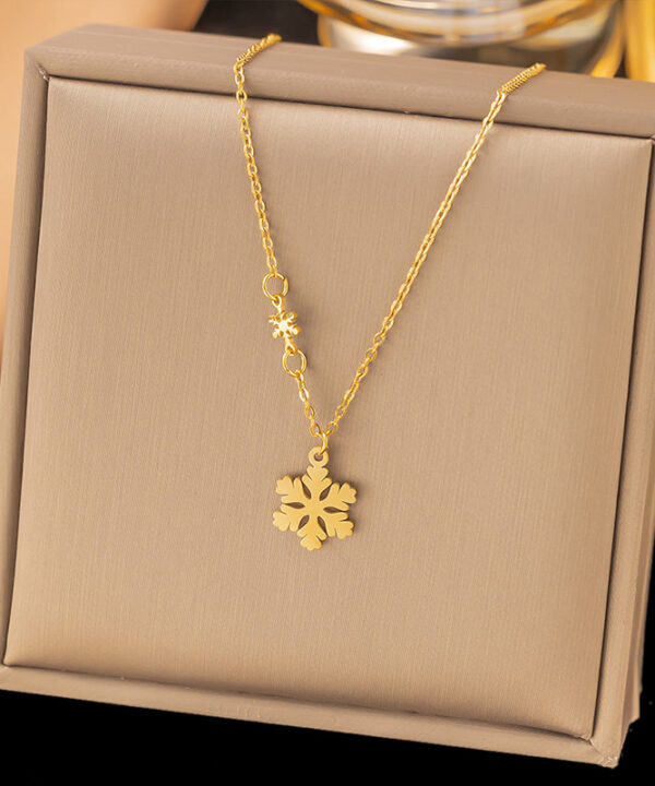 Pendant Necklace in Pakistan