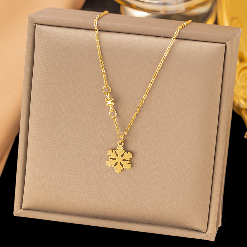 Pendant Necklace in Pakistan