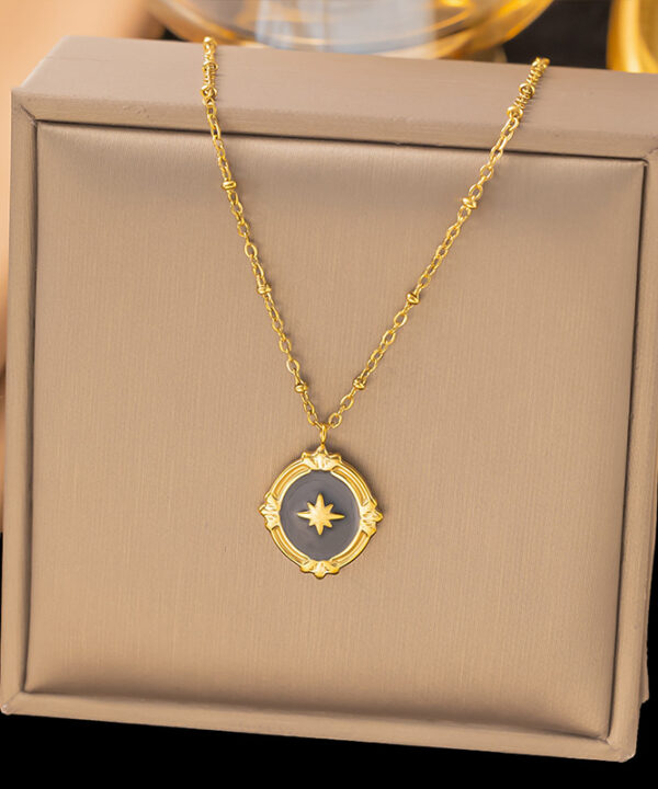 Pendant Necklace in Pakistan