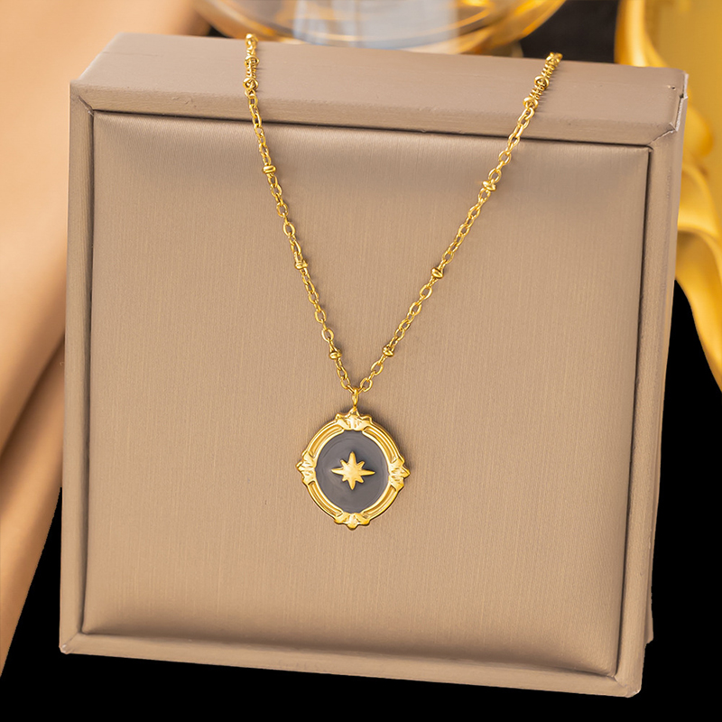 Pendant Necklace in Pakistan