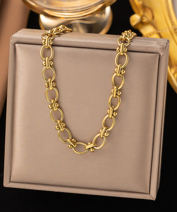 Pendant Necklace in Pakistan