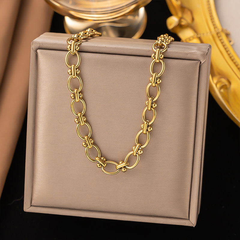 Pendant Necklace in Pakistan