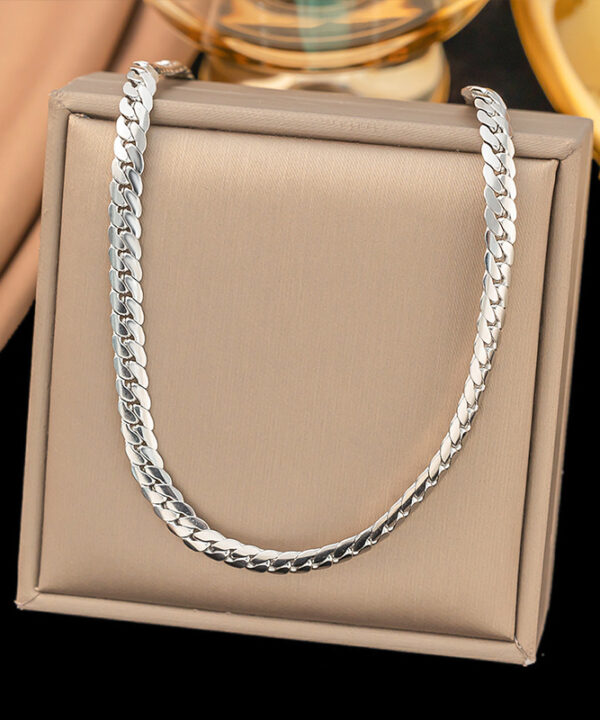 Pendant Necklace in Pakistan