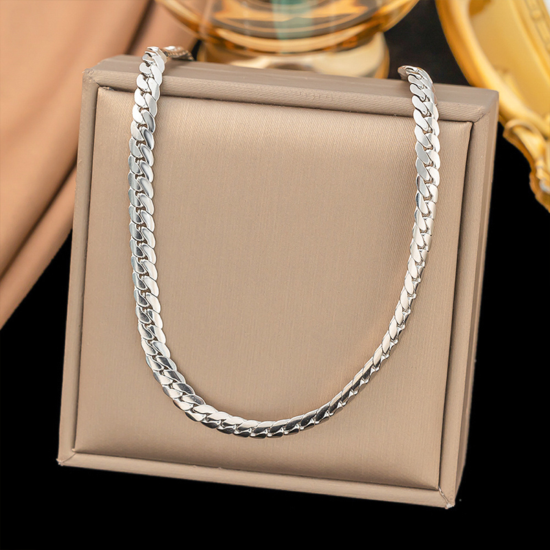 Pendant Necklace in Pakistan