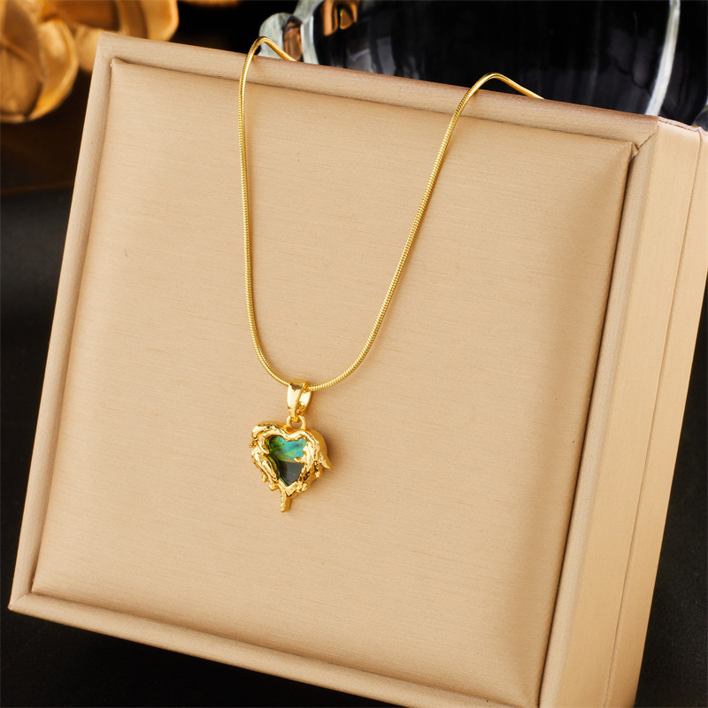 Pendant Necklace in Pakistan