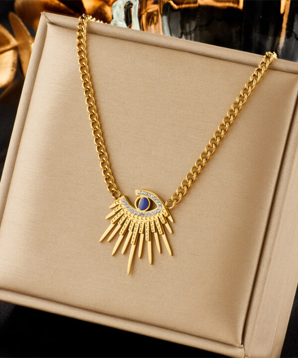 Pendant Necklace in Pakistan