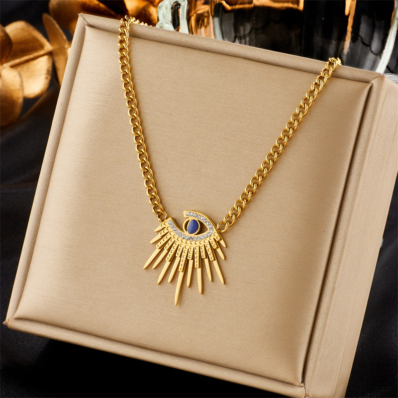 Pendant Necklace in Pakistan