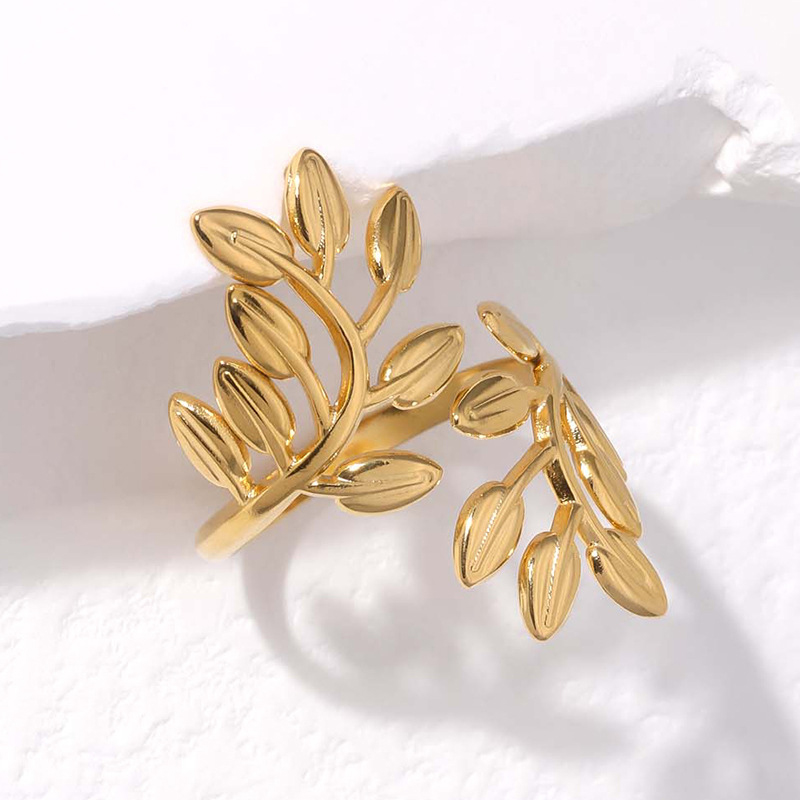 Gold Tamed Leaves