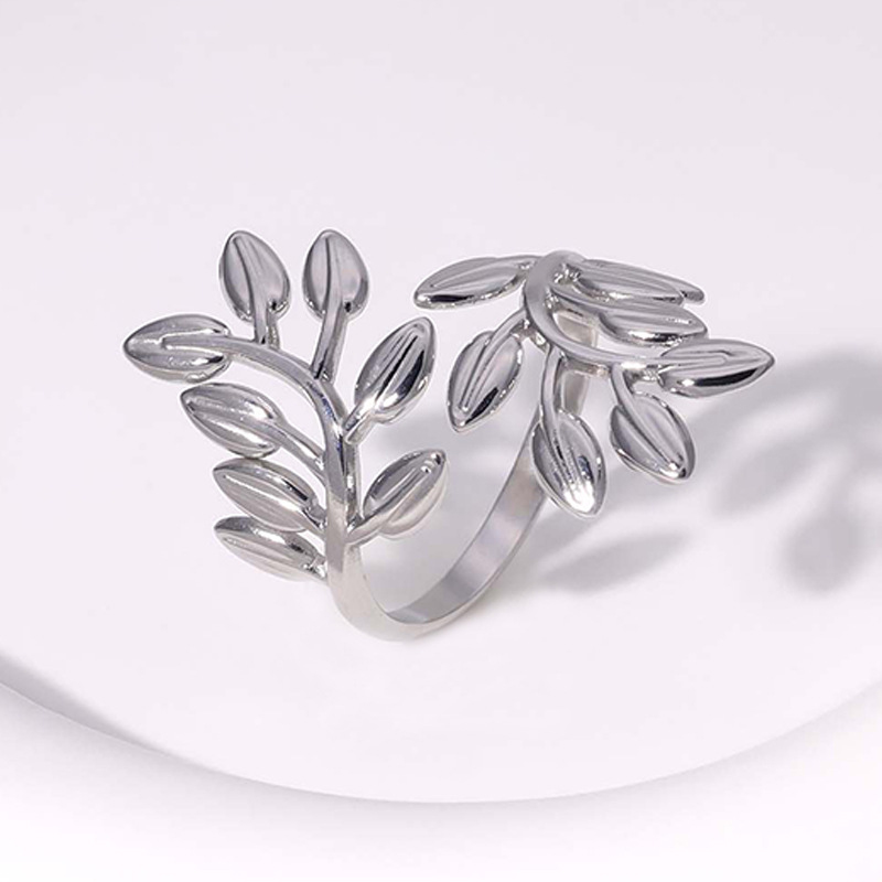 Silver Tamed Leaves