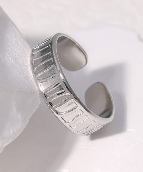 Textural Grid Band