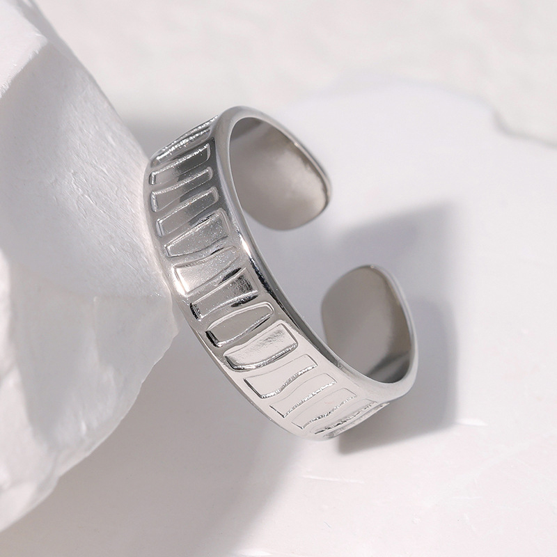 Textural Grid Band
